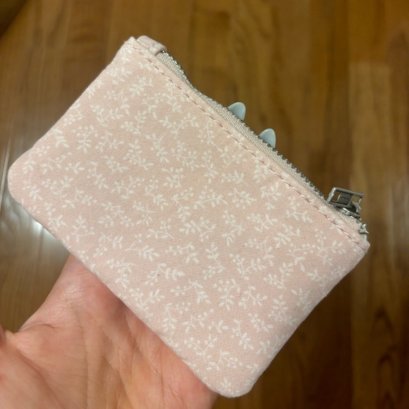 NWOT Brandy Melville John Galt Pink Floral Coin Purse - Picture 3 of 5